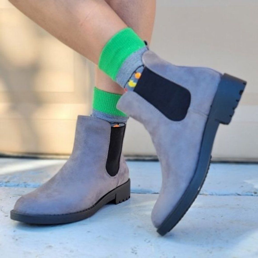 Grey Women’s Suede Ankle Chelsea Booties Flat Pull On Style - Picture 3 of 7